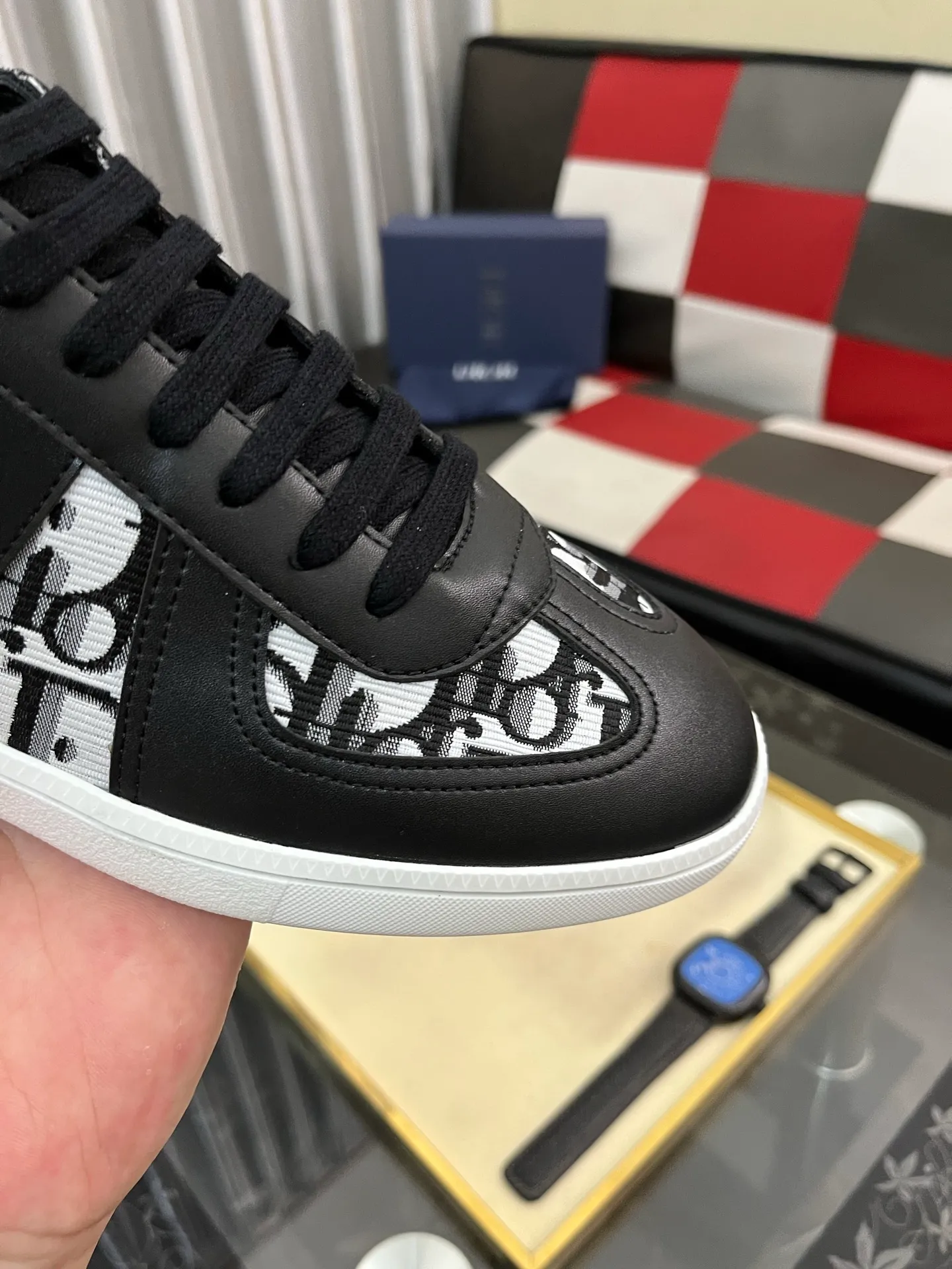 Men's shoes 💰380⌚️⌚️ 【Dior*DIAO】original quality.~ Unique modern style sneakers. 🏃A must-have casual shoe for trendy men😍😍 Original brand imported from Italy, imported original leather, sheep lining (refuses to discolor and grind feet) Sole: Original sole provided by the original factory, French lazy style design ⚠️Fit to the feet, original quality, super comfortable original sole. Code number: 38-445️⃣Colors available